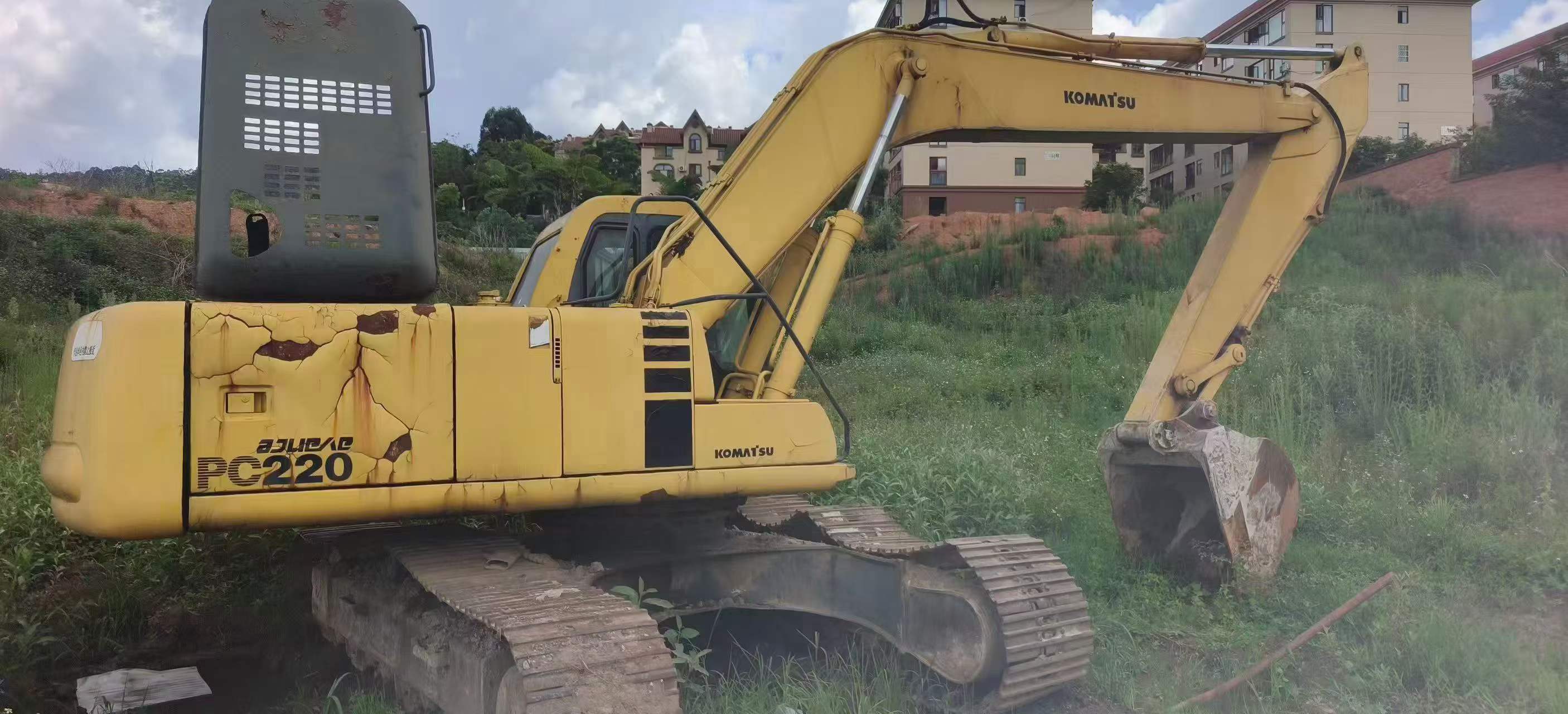 Buy Komatsu PC200-6E Used Excavator / 2