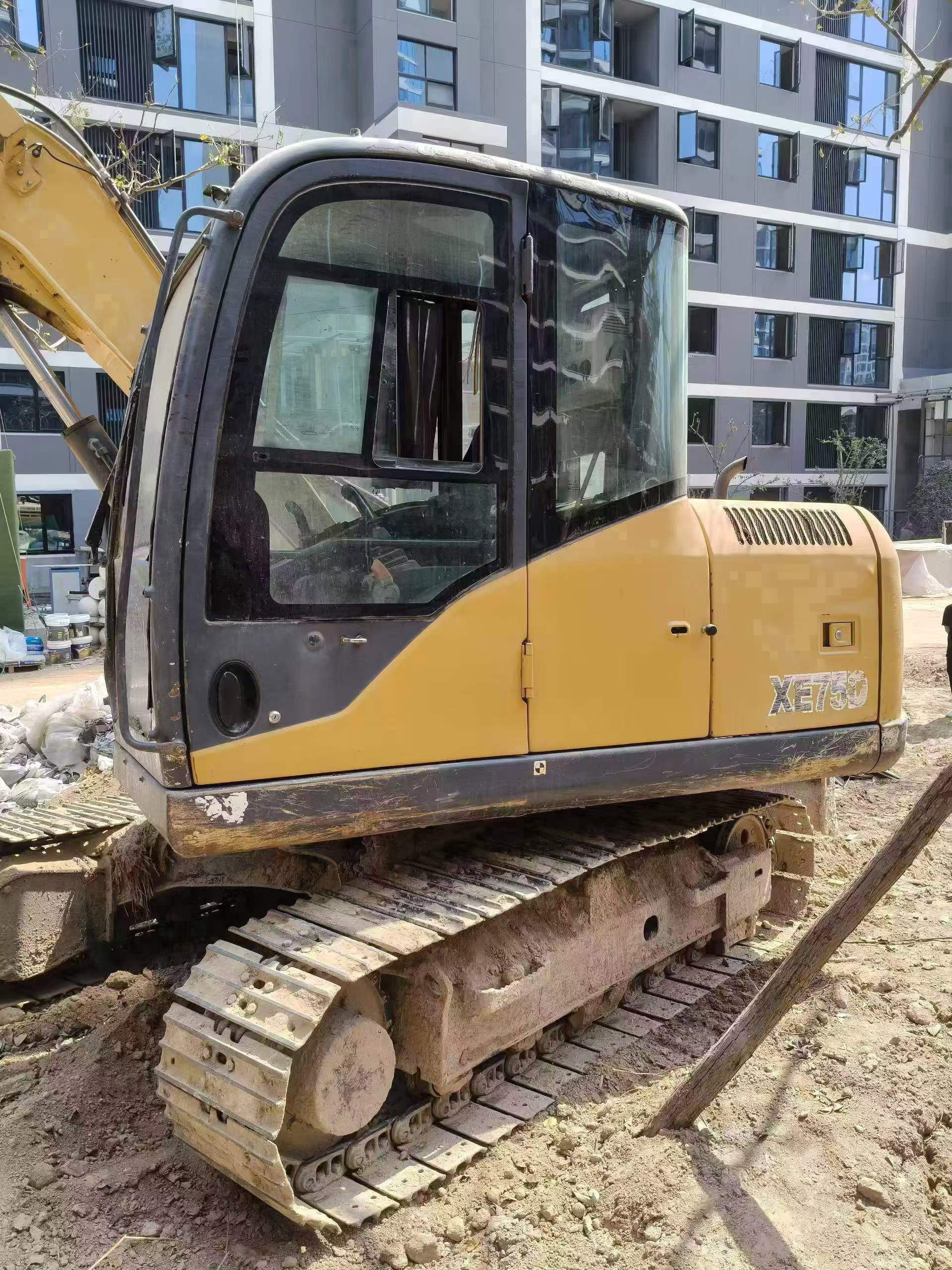 Buy XCMG XE75C Used Excavator / 8