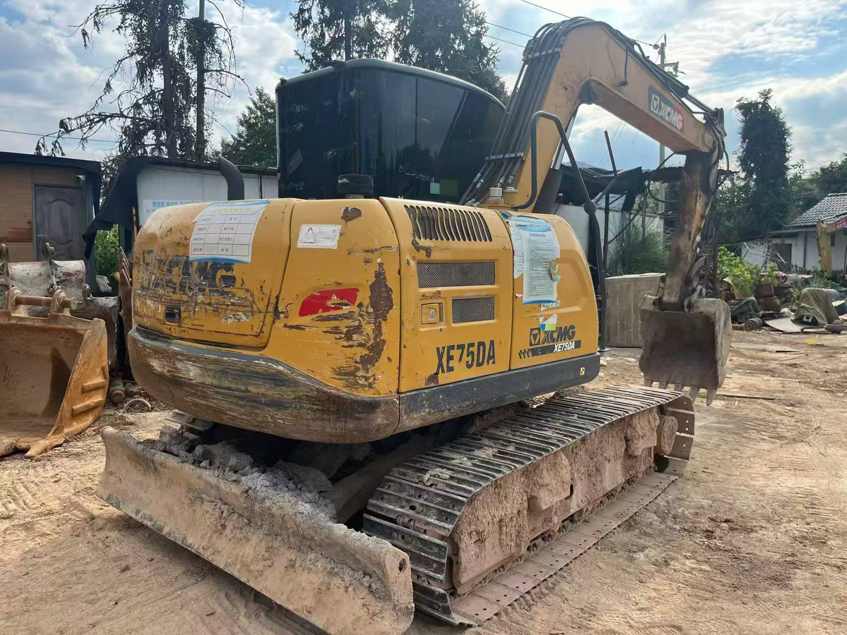 Buy XCMG XE75C Used Excavator / 2