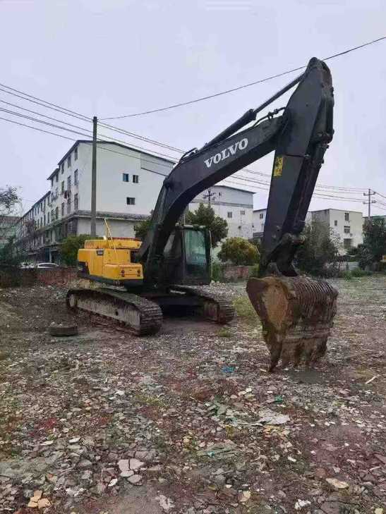 Buy Volvo L250G Used Excavator / 1