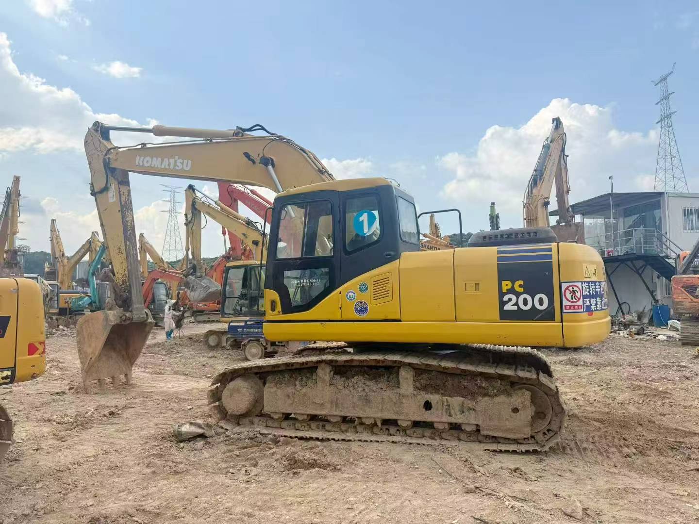 Buy Komatsu PC200-7 Used Excavator / 3