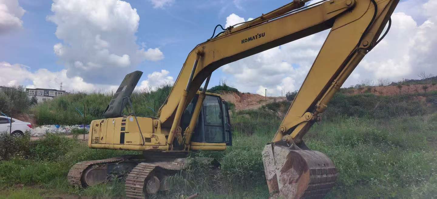 Buy Komatsu PC200-6E Used Excavator / 3