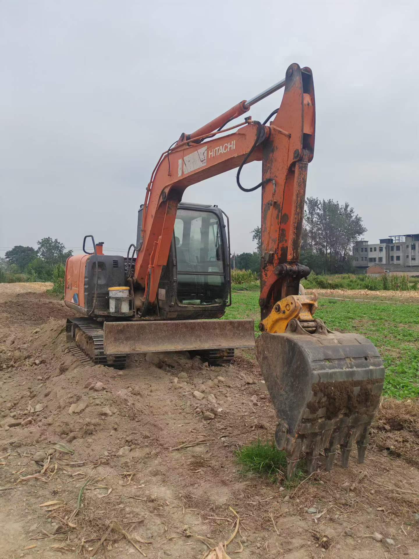Buy Hitachi ZH200-5A Used Excavator / 3
