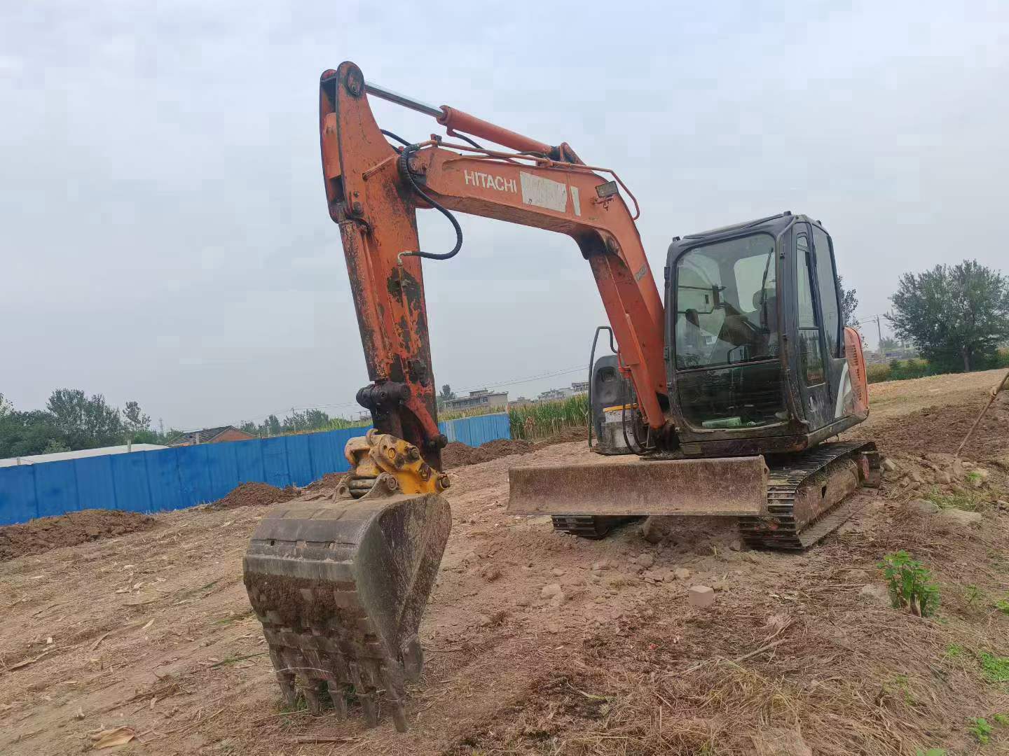 Buy Hitachi ZH200-5A Used Excavator / 4