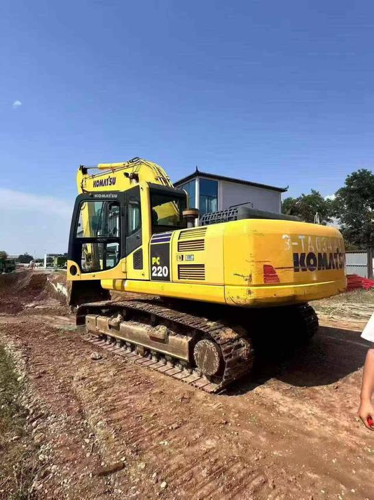 Buy Komatsu PC220 Used Excavator / 1