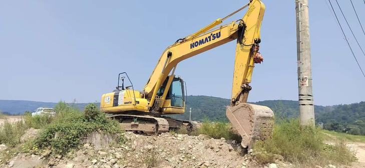 Buy Komatsu PC220-8 Used Excavator / 1