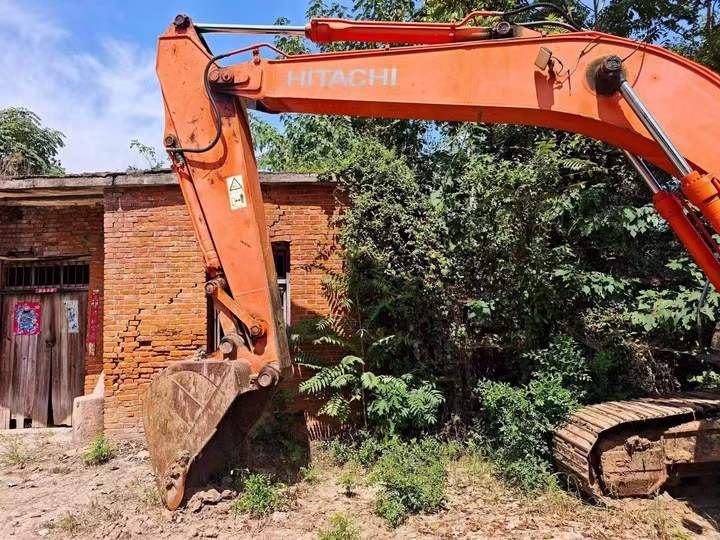 Buy Hitachi ZX200-5G Used Excavator / 8