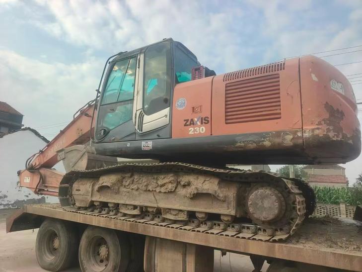 Buy Hitachi EX200-3 Used Excavator / 1