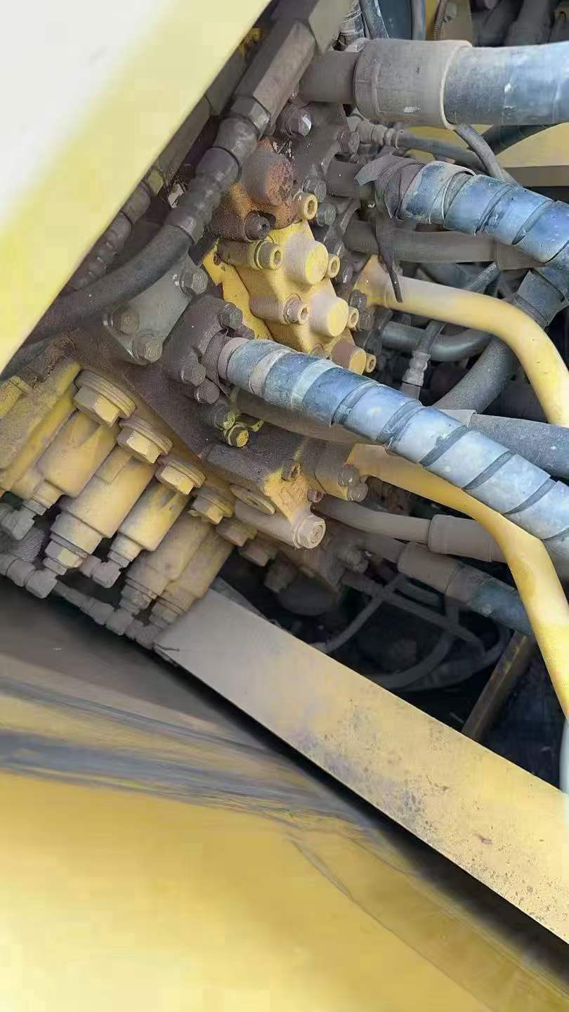 Buy Komatsu PC200-7 Used Excavator / 6