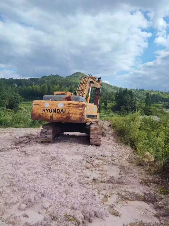 Buy Hyundai R305LVS Used Excavator / 1