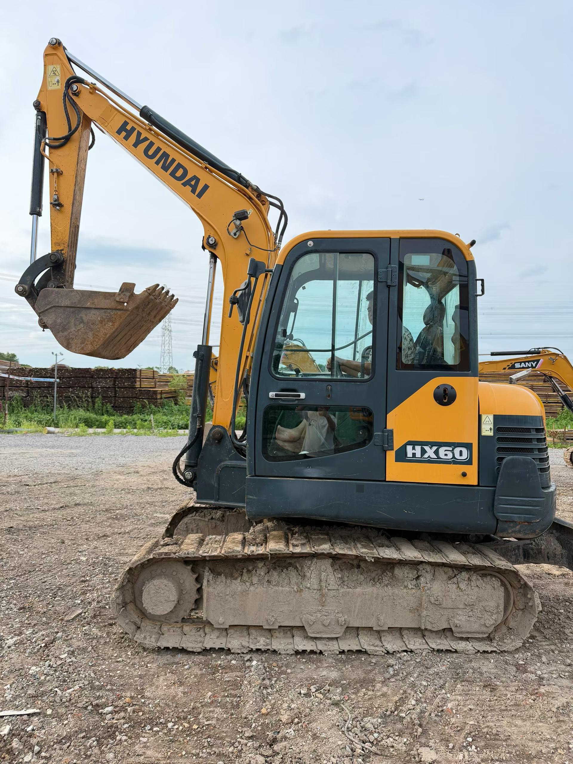 Buy Hyundai HX60 Used Excavator / 8