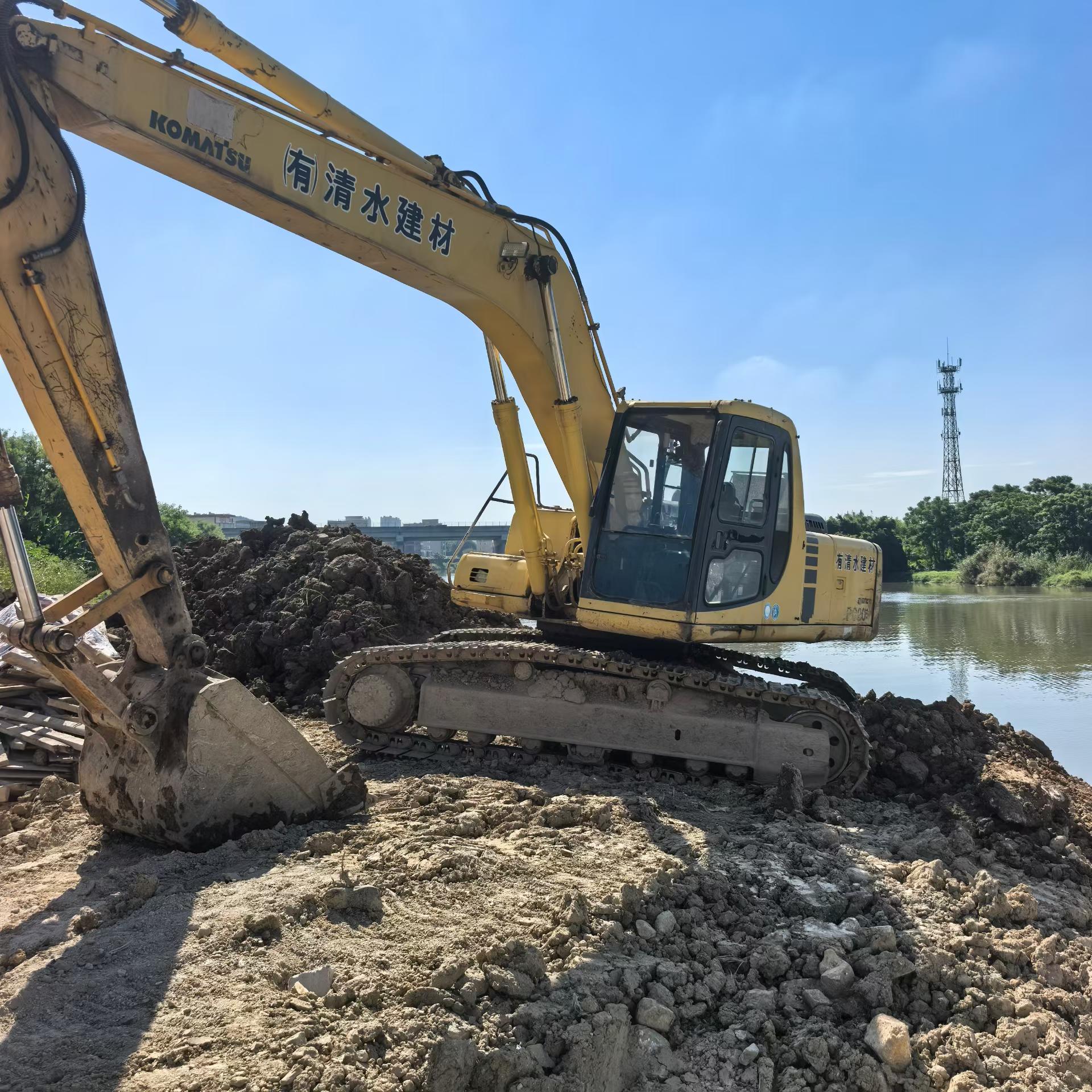 Buy Komatsu PC200-6 Used Excavator / 3