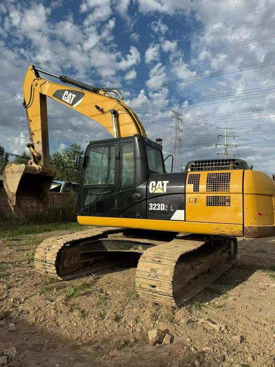 Buy Caterpillar 323D2L Used Excavator / 1