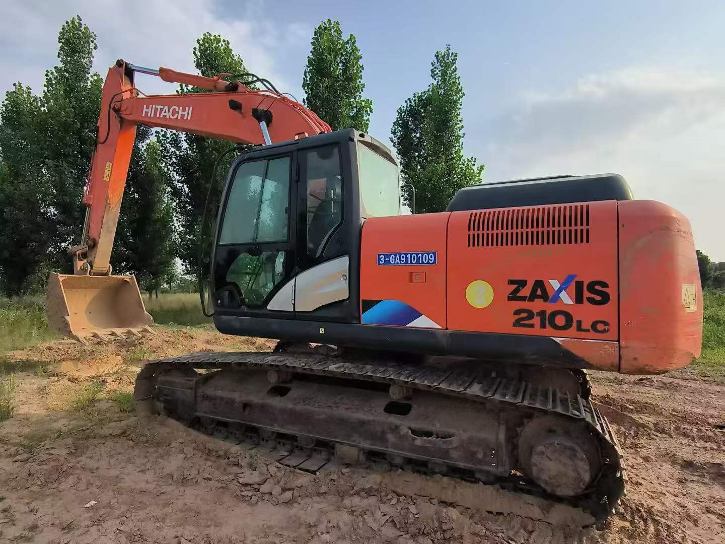 Buy Hitachi EX210 Used Excavator / 3