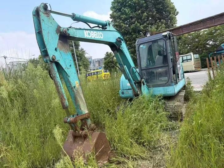 Buy Kobelco SK60 Used Excavator / 1