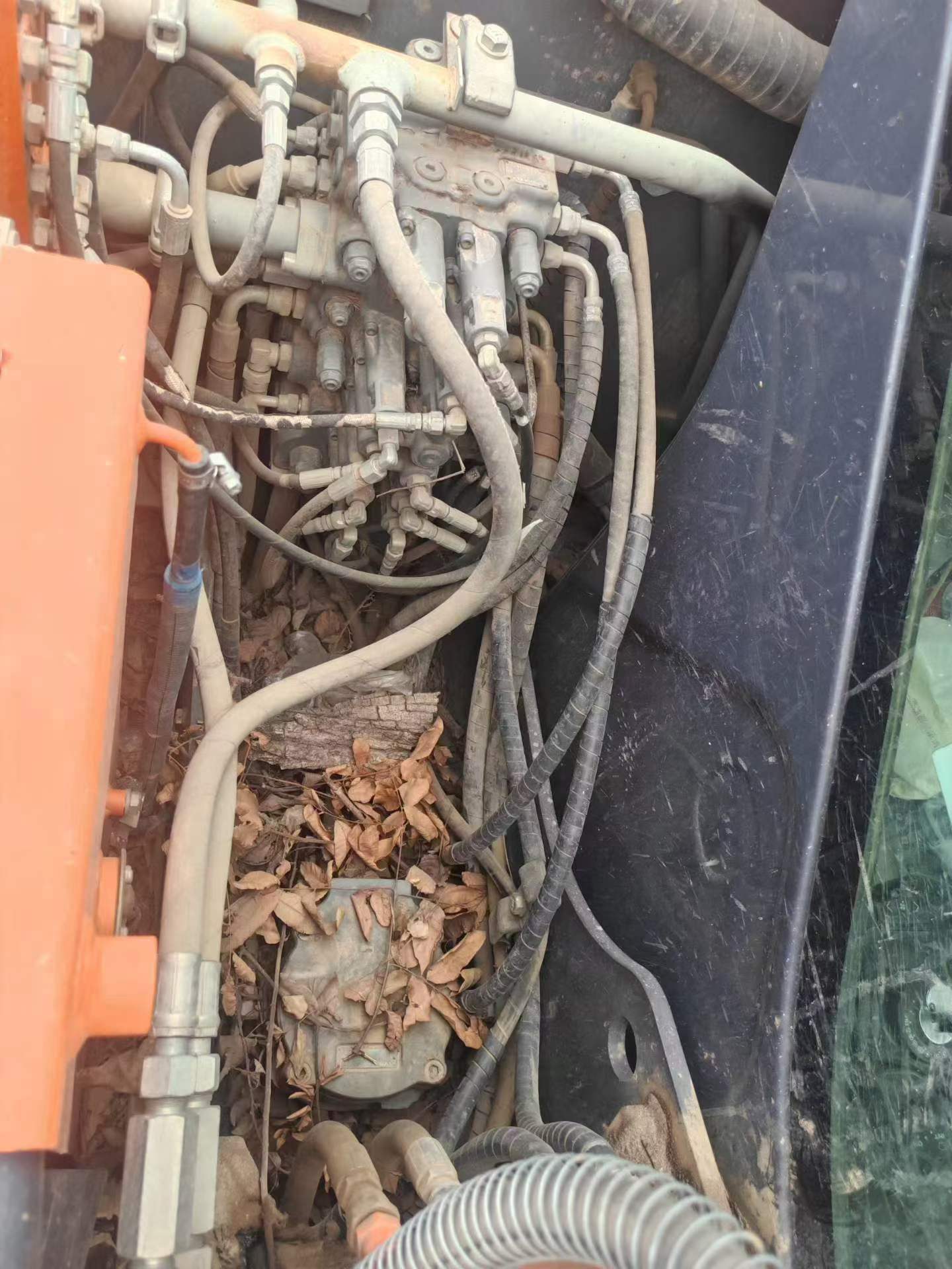 Buy Hitachi ZH200-5A Used Excavator / 2