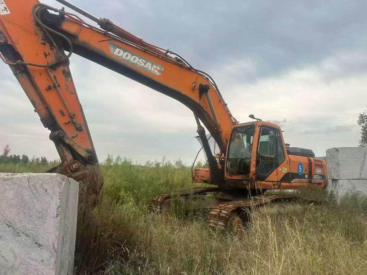 Buy Doosan DH370LC-7 Used Excavator / 1