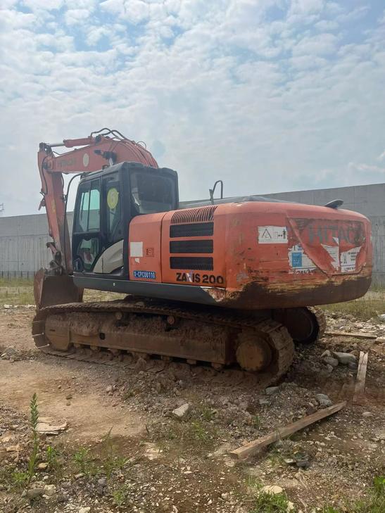 Buy Hitachi EX200 Used Excavator / 1