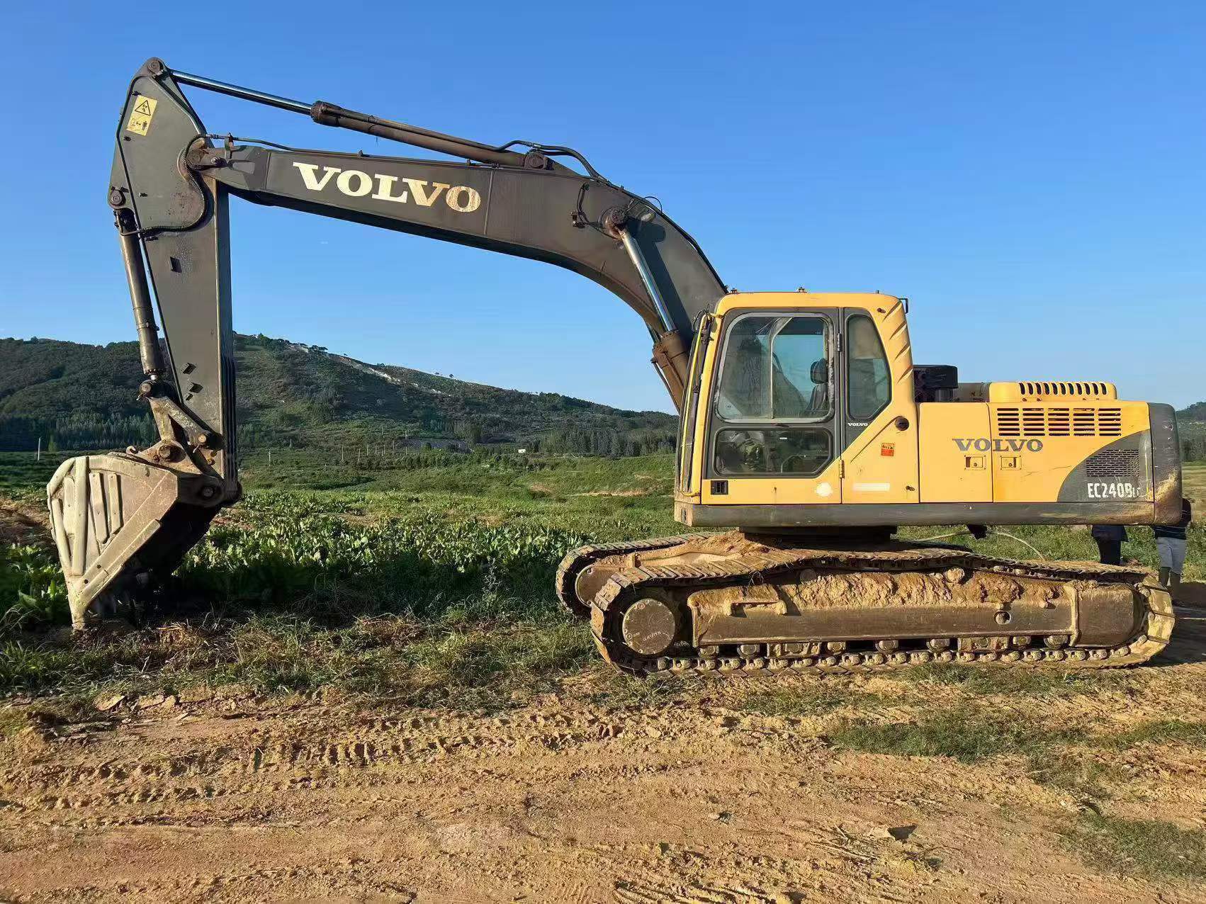 Buy Volvo EC240 Used Excavator / 3