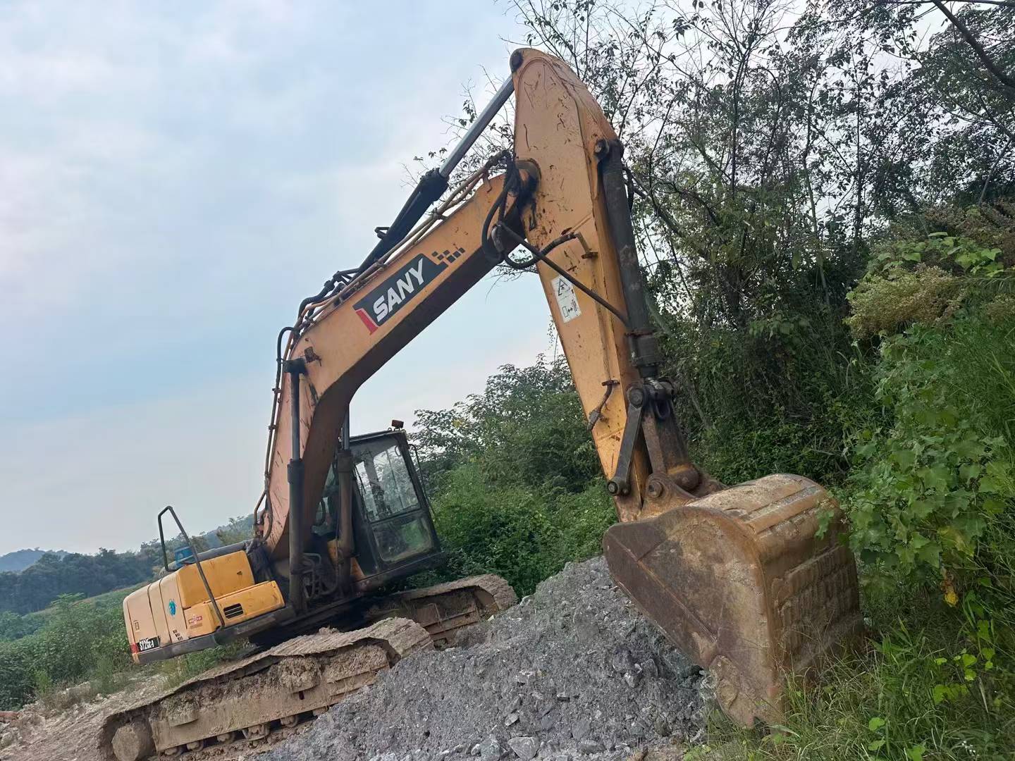 Buy Sany SY205C Used Excavator / 3