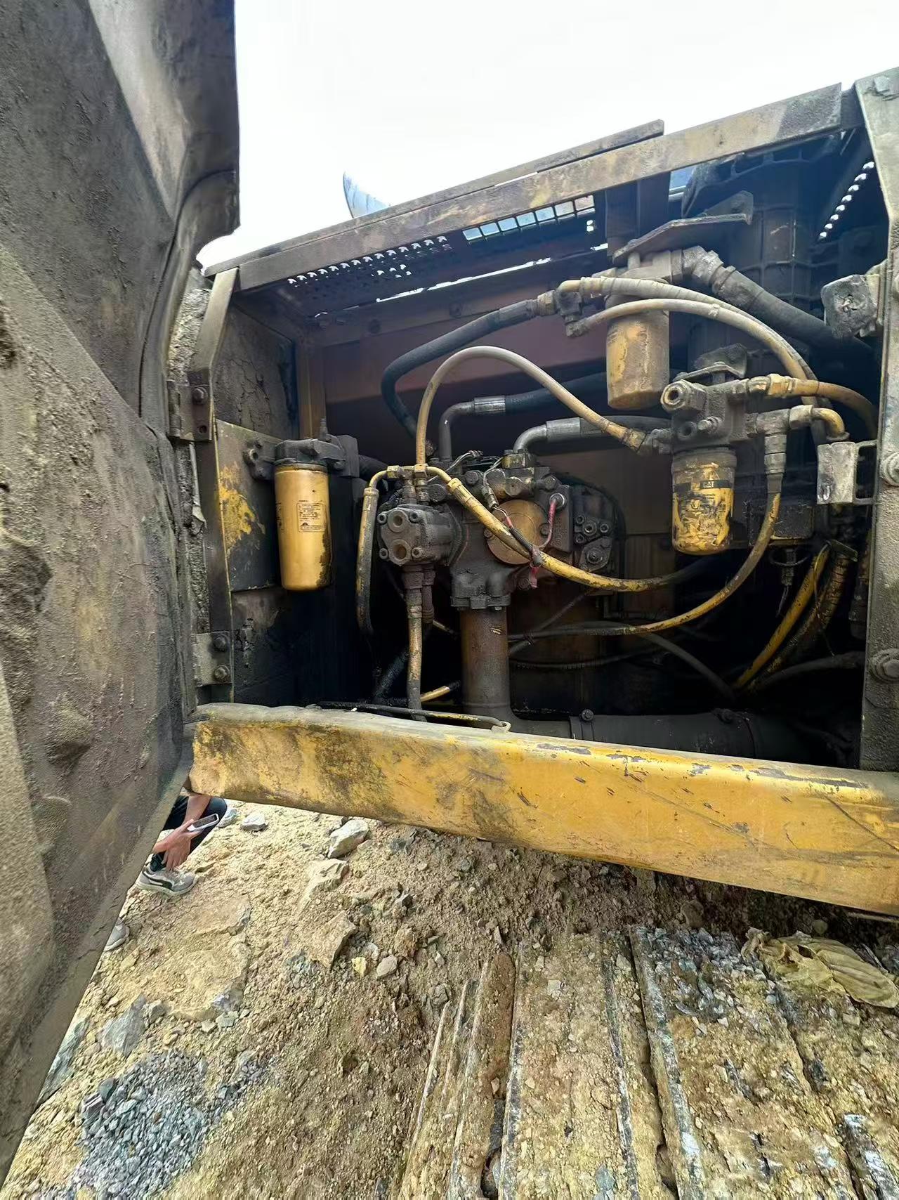 Buy Caterpillar 325C Used Excavator / 2