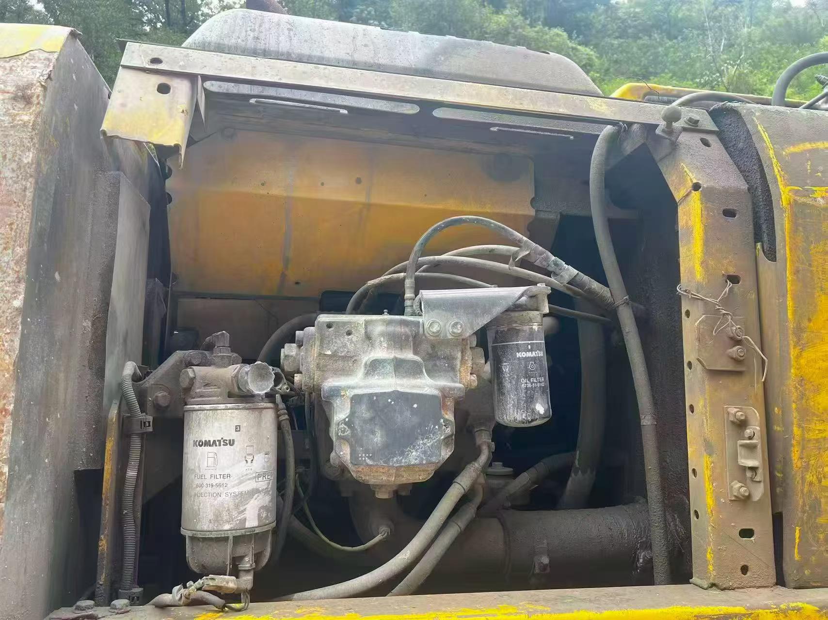 Buy Komatsu PC200-8 Used Excavator / 4