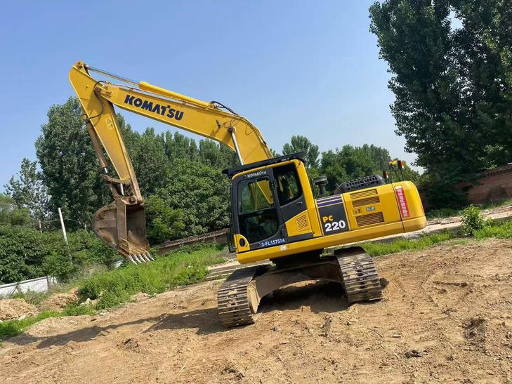 Buy Komatsu PC220 Used Excavator / 1