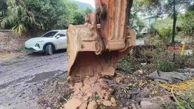 Buy Doosan DH220-7 Used Excavator / 4 Buy Doosan DH220-7 Used Excavator / 4