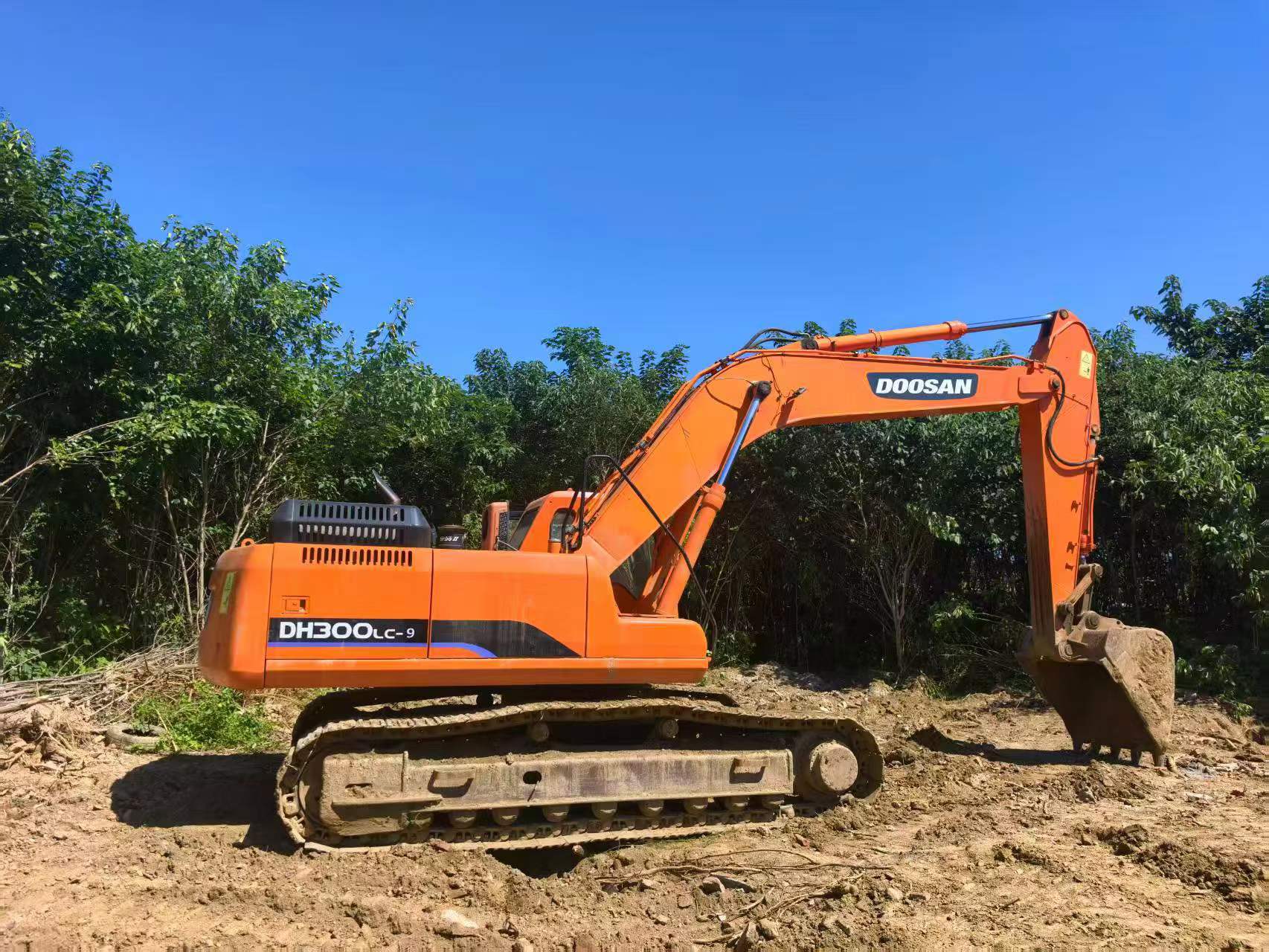 Buy Doosan DH300-7 Used Excavator / 4