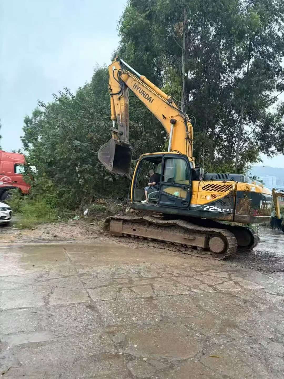 Buy Hyundai R225-7 Used Excavator / 3