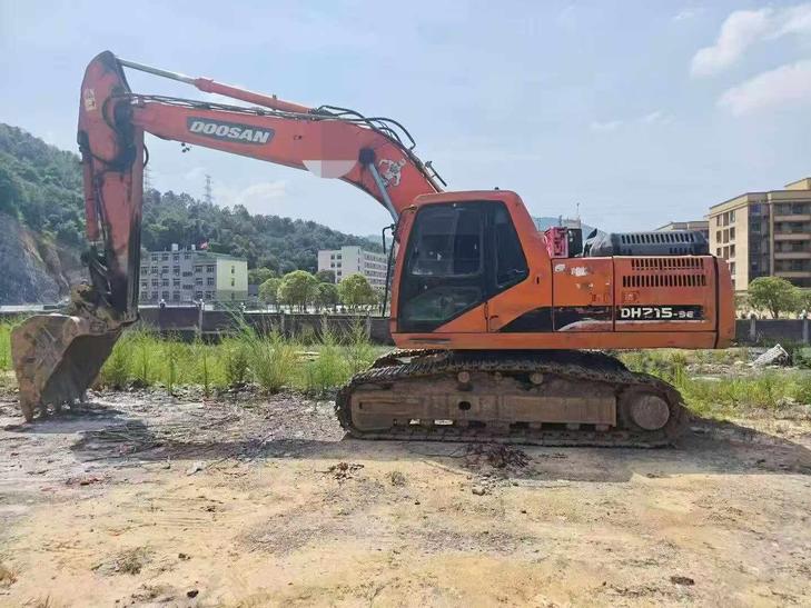 Buy Doosan DH215-9 Used Excavator / 1