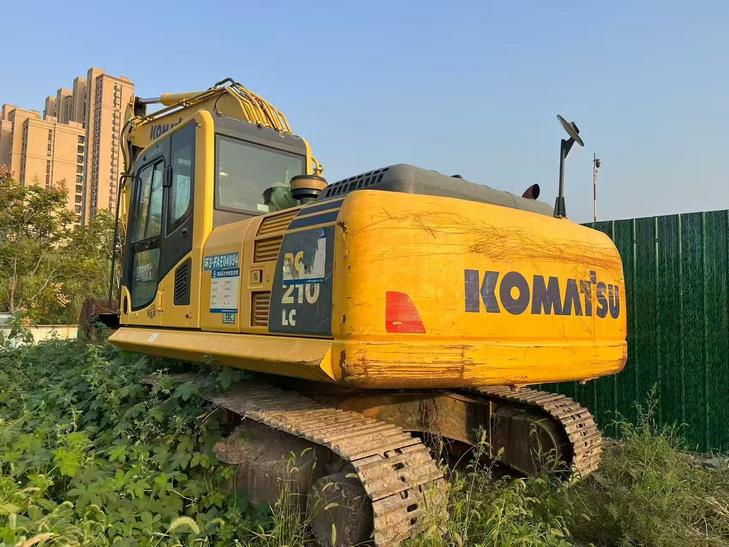 Buy Komatsu PC210 Used Excavator / 1