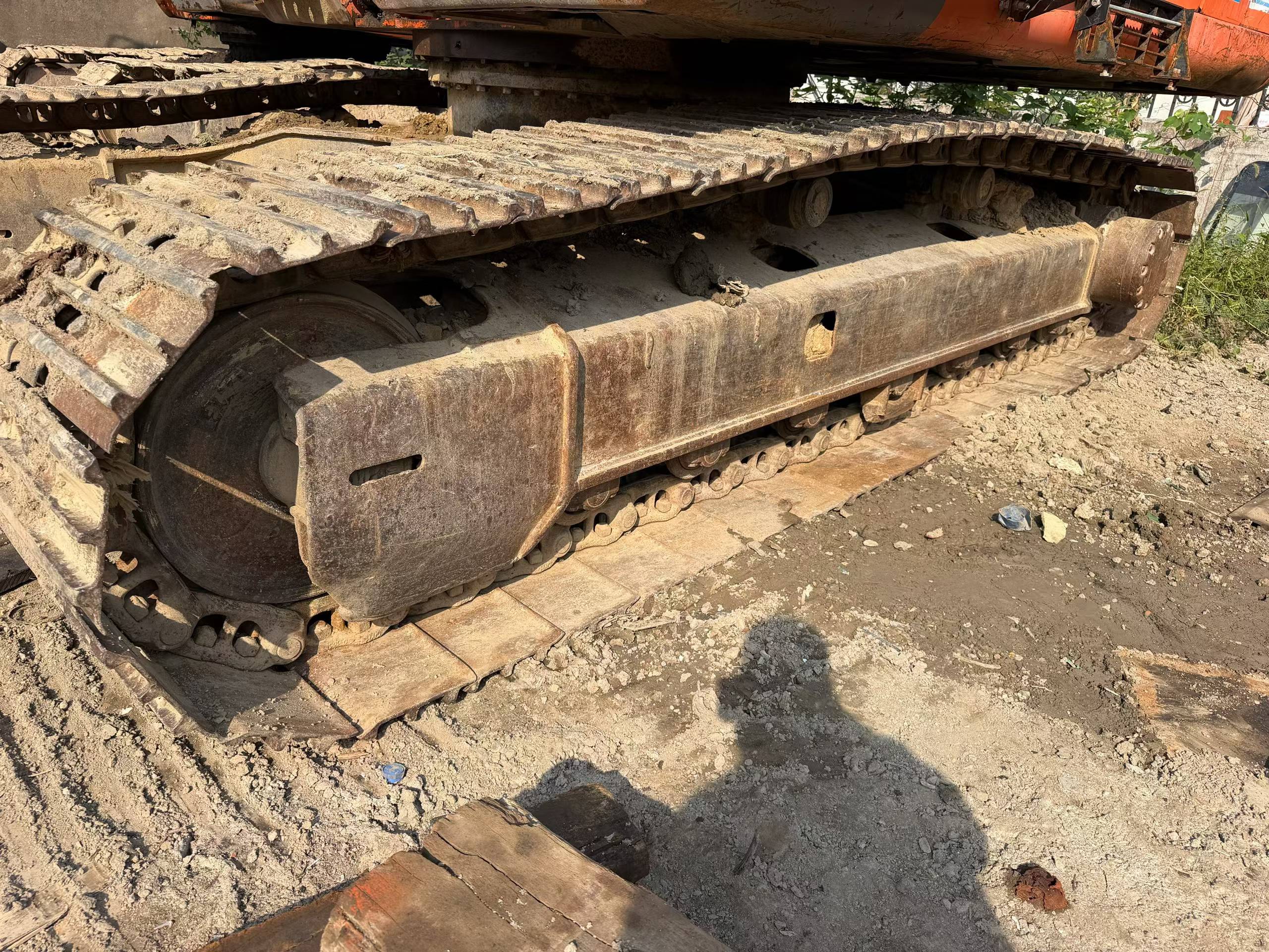 Buy Hitachi ZX200-6 Used Excavator / 8
