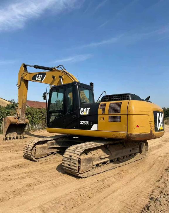 Buy Caterpillar 323D2L Used Excavator / 1