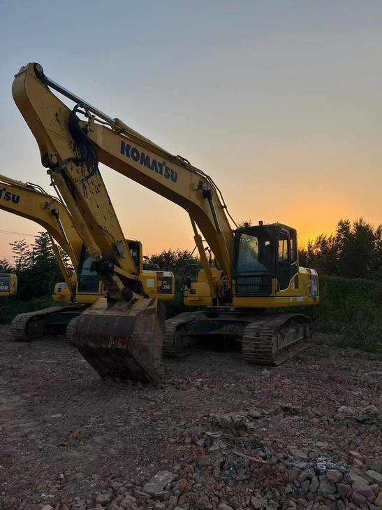 Buy Komatsu PC200 Used Excavator / 1
