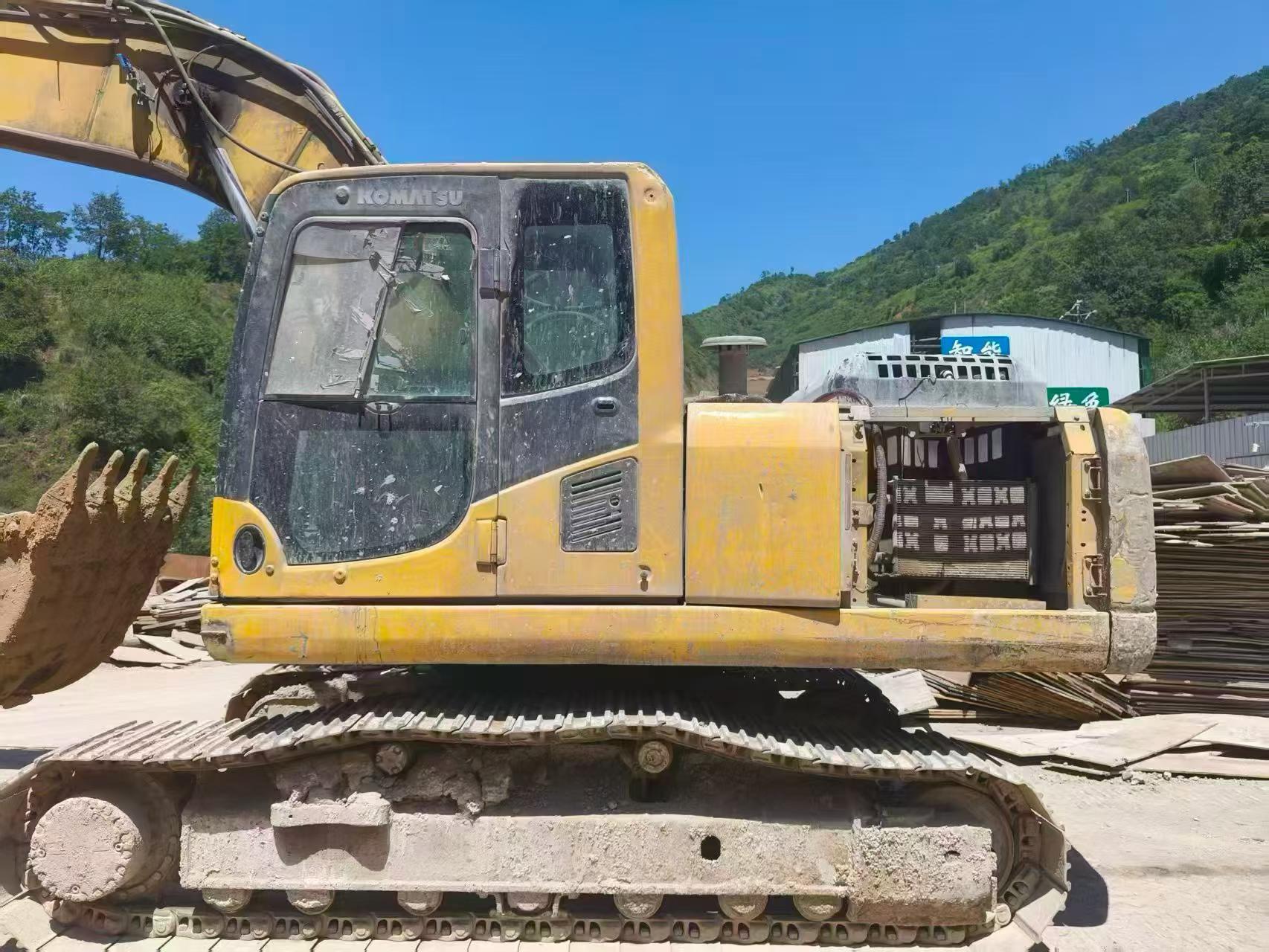 Buy Komatsu PC200-8 Used Excavator / 5