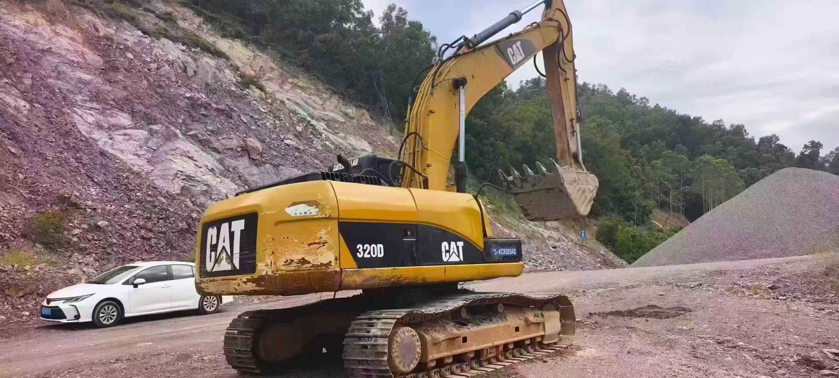 Buy Caterpillar 320D Used Excavator / 3