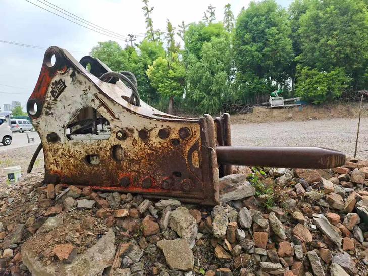 Buy Caterpillar 330B Used Excavator / 1