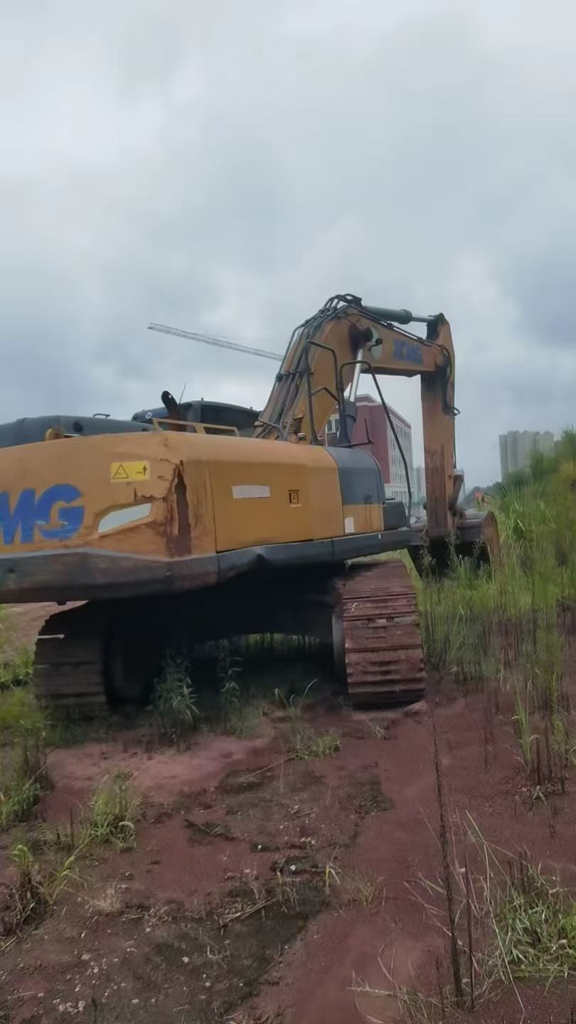 Buy XCMG XE7000 Used Excavator / 4