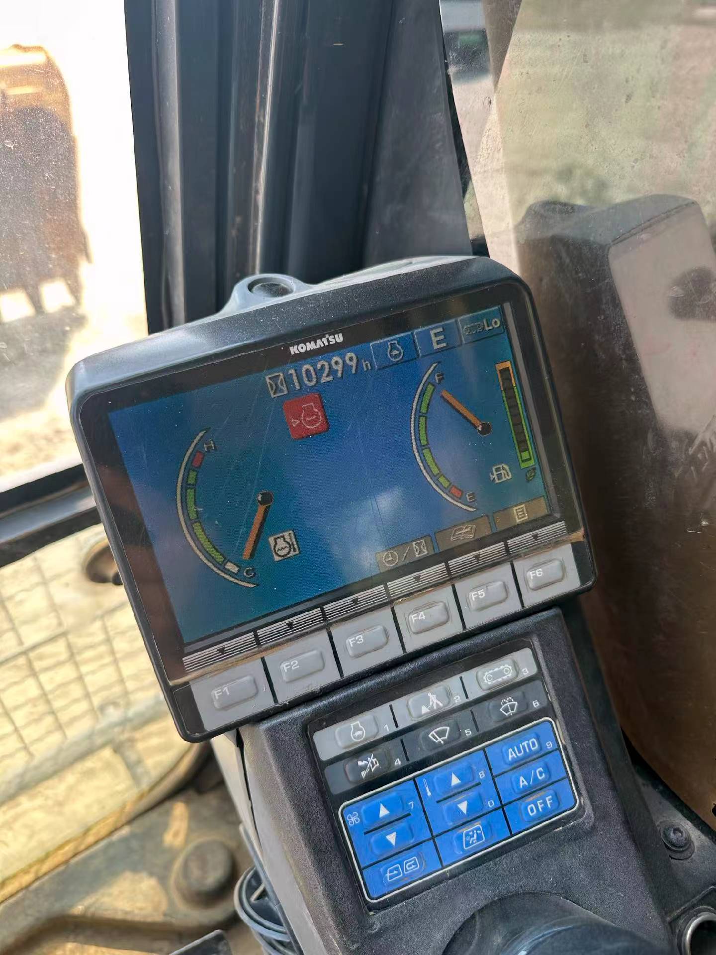 Buy Komatsu PC240-6 Used Excavator / 3