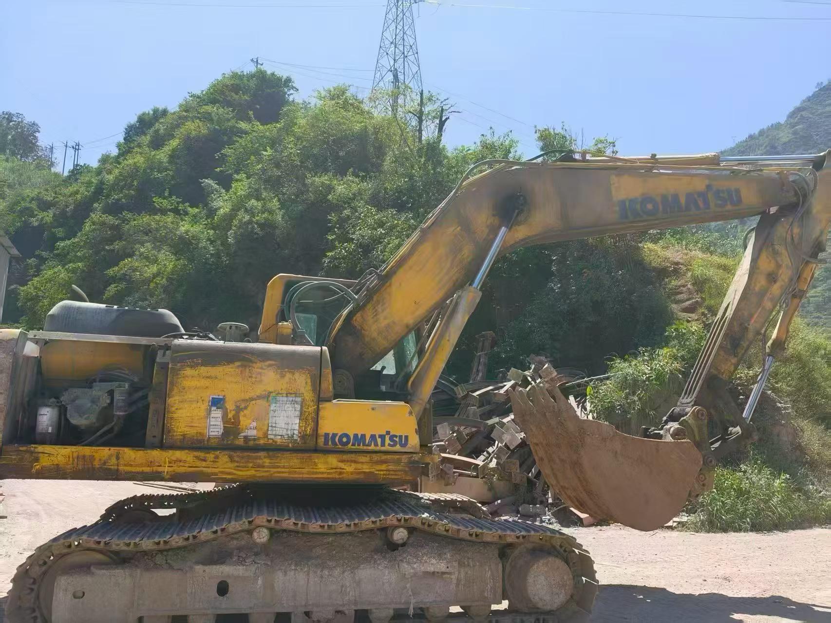 Buy Komatsu PC200-8 Used Excavator / 2