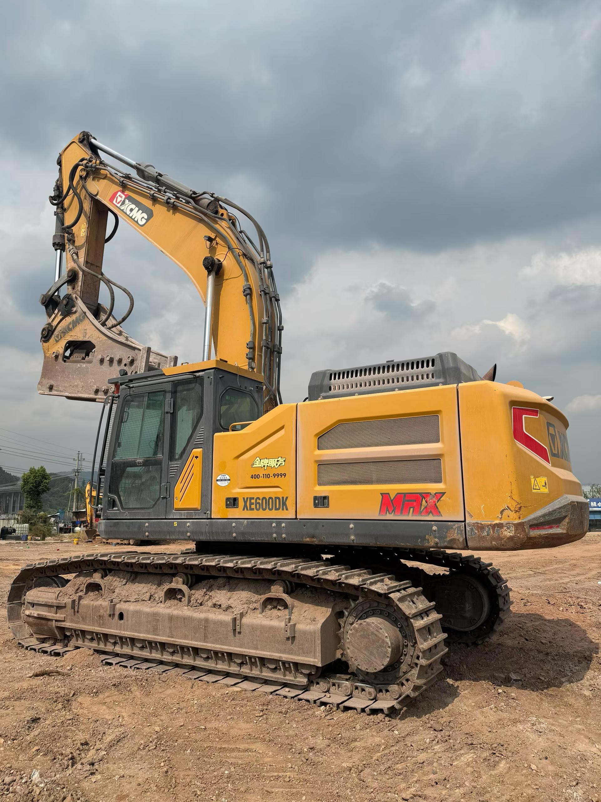 Buy XCMG XE600DK Used Excavator / 3