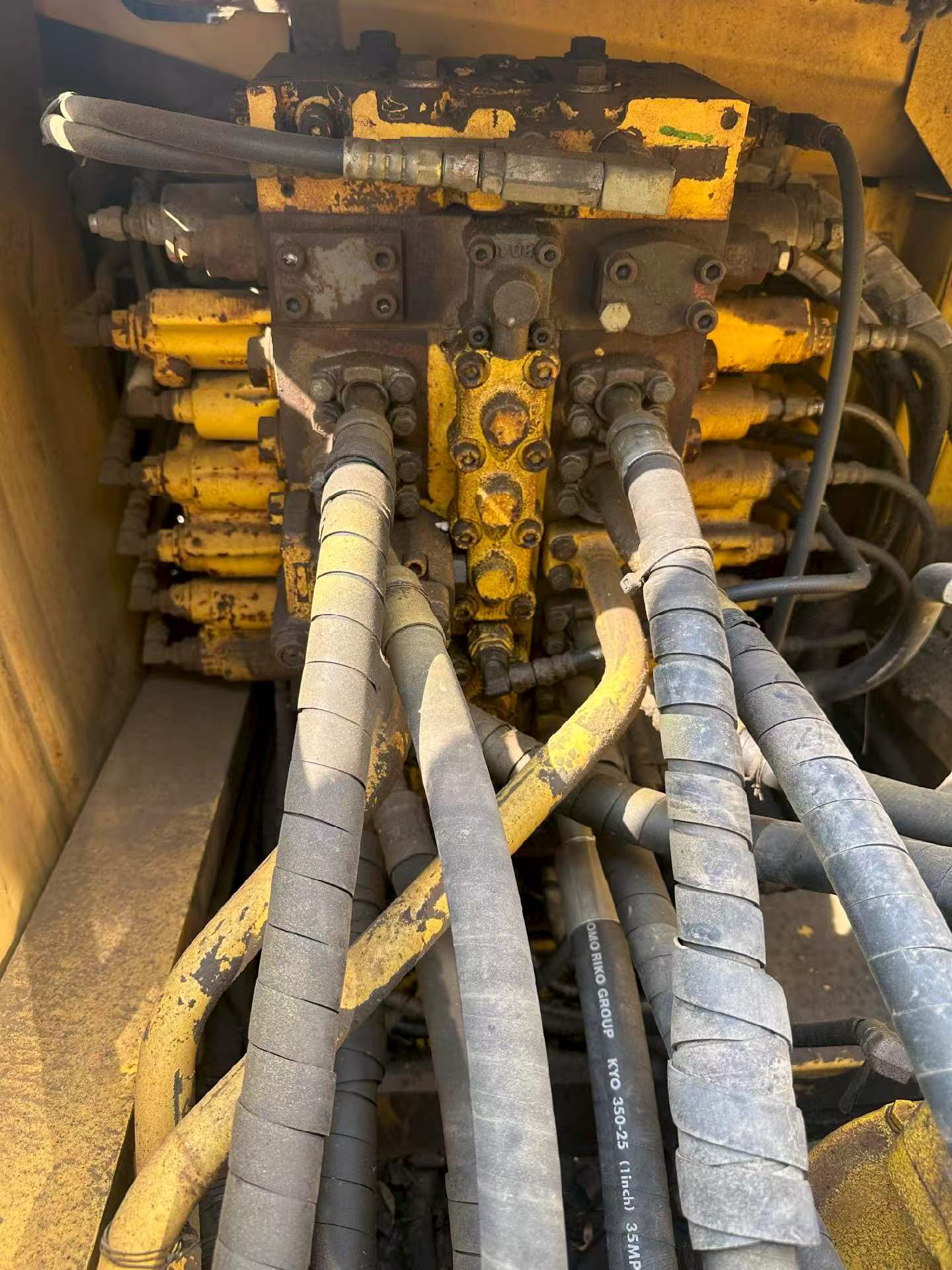 Buy Komatsu PC240-6 Used Excavator / 8
