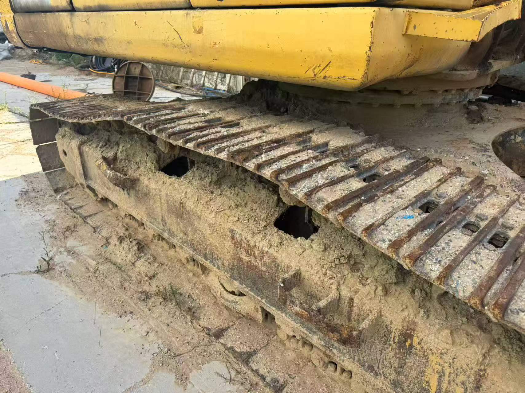 Buy Komatsu PC220-8 Used Excavator / 3