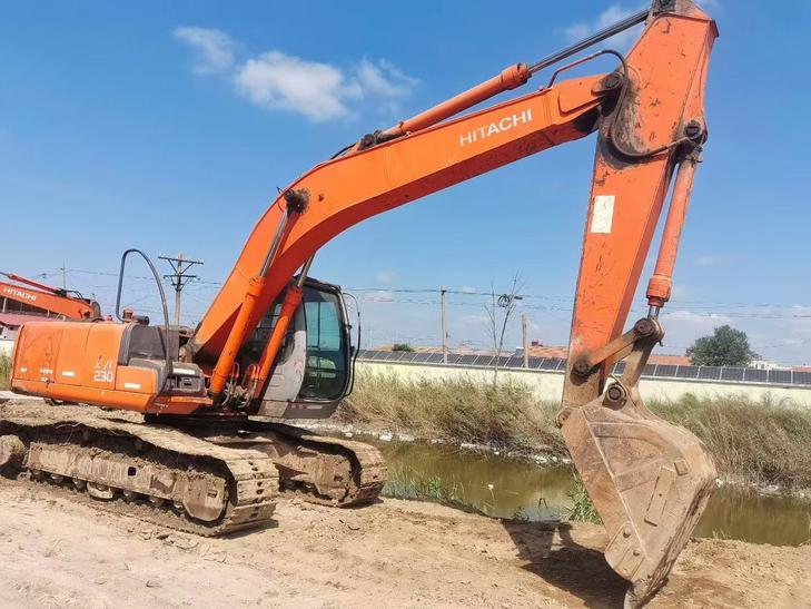 Buy Hitachi EX200 Used Excavator / 1