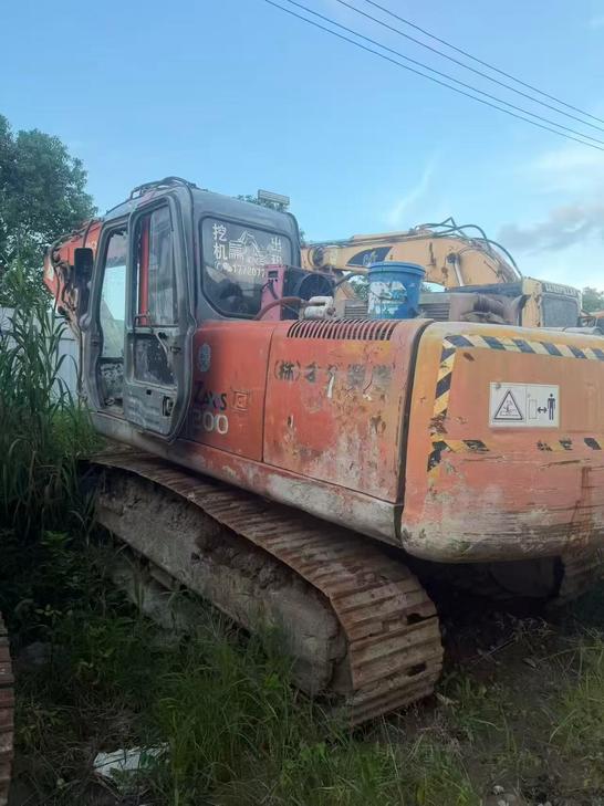 Buy Hitachi ZX200-6 Used Excavator / 1