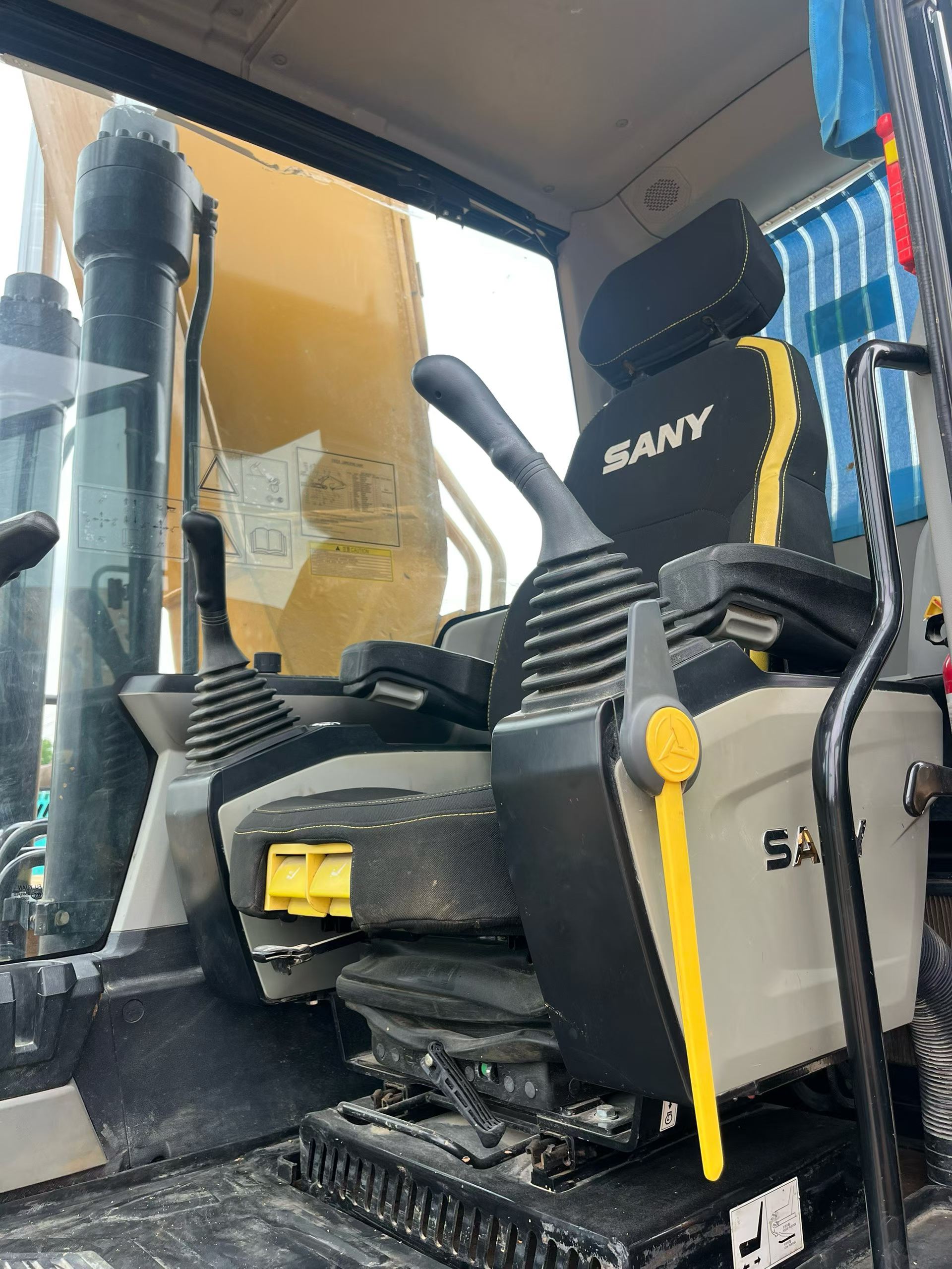 Buy Sany SY205C Used Excavator / 8