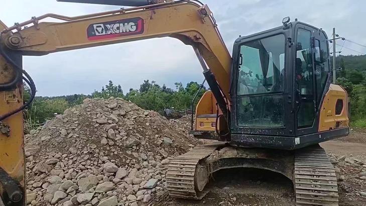 Buy XCMG XE75C Used Excavator / 1