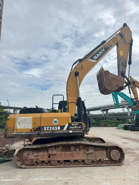 Buy Sany SY245H Used Excavator / 1