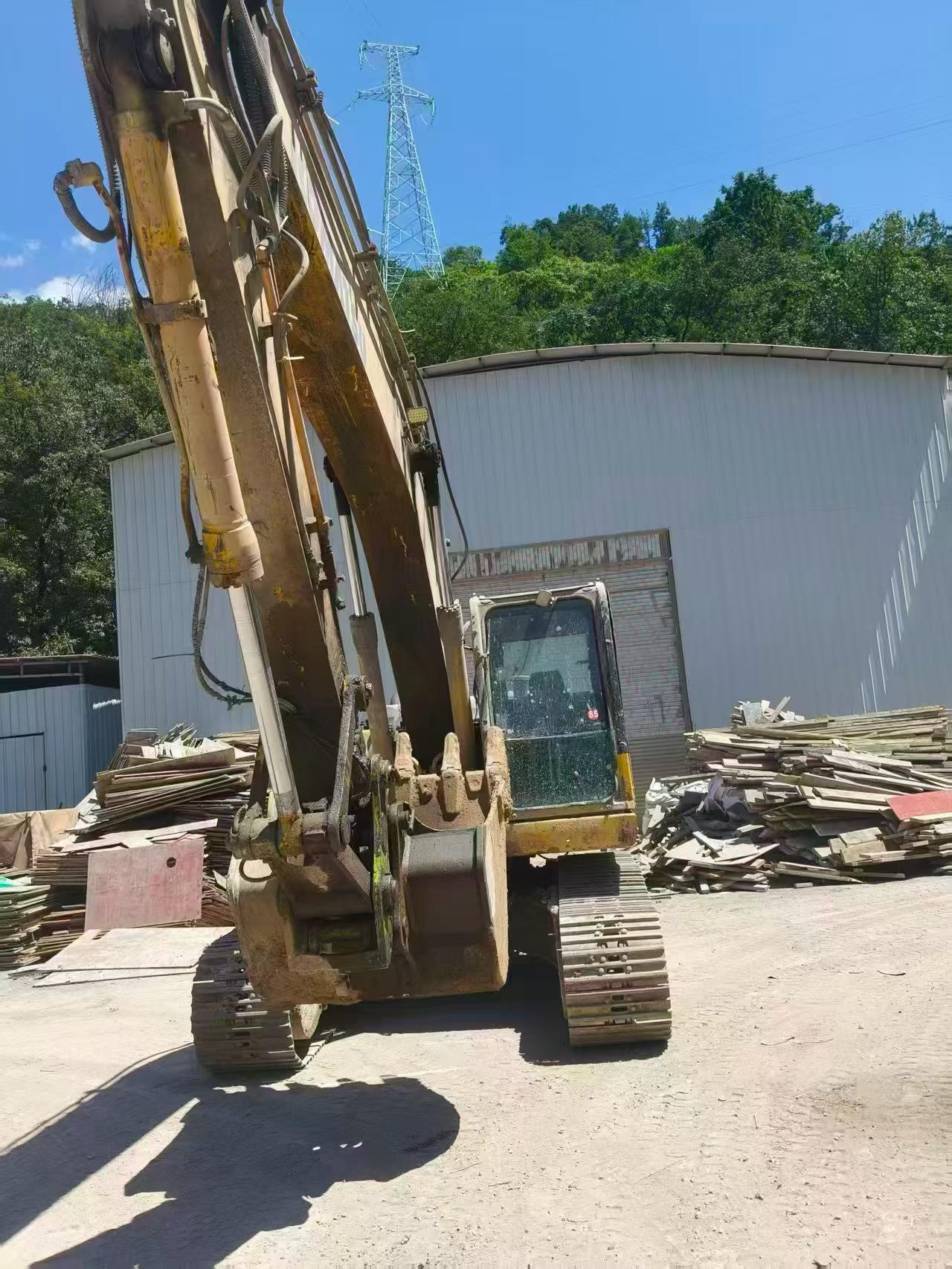 Buy Komatsu PC200-8 Used Excavator / 3